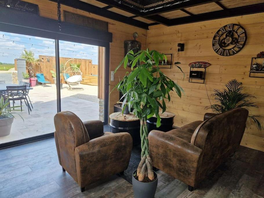 Chalet Industriel Avec Filet Et Spa Sorigny Экстерьер фото