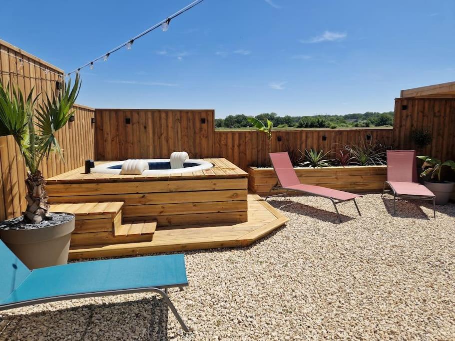 Chalet Industriel Avec Filet Et Spa Sorigny Экстерьер фото