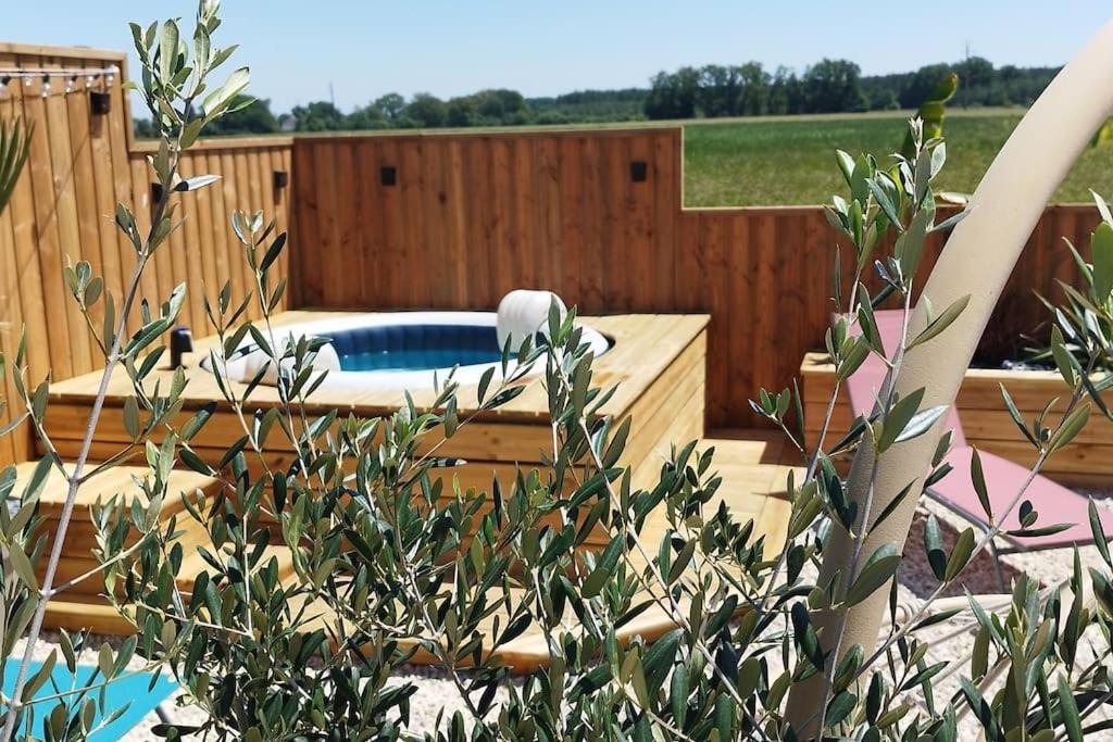 Chalet Industriel Avec Filet Et Spa Sorigny Экстерьер фото