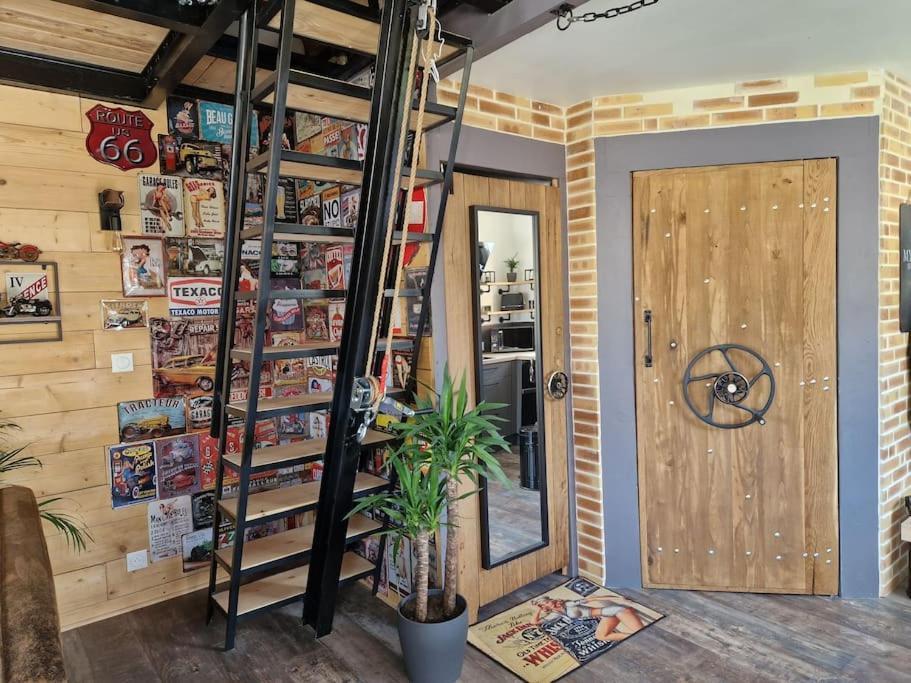 Chalet Industriel Avec Filet Et Spa Sorigny Экстерьер фото