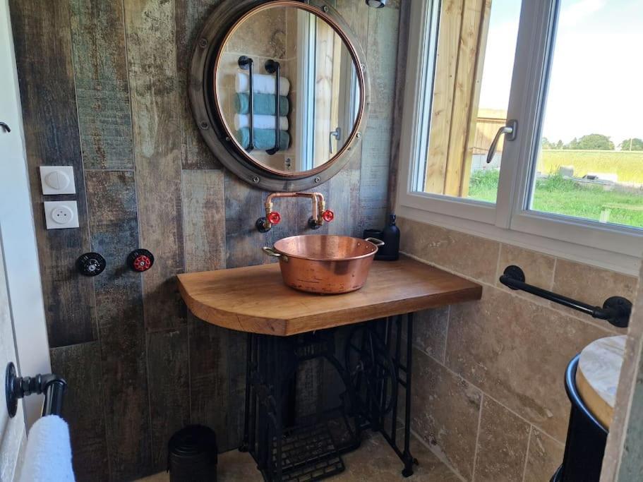 Chalet Industriel Avec Filet Et Spa Sorigny Экстерьер фото