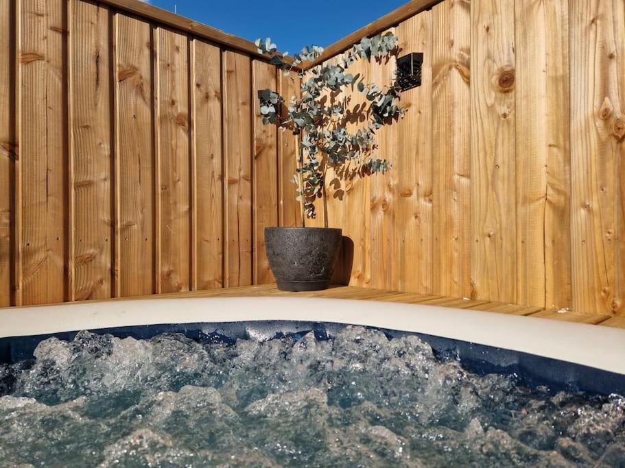 Chalet Industriel Avec Filet Et Spa Sorigny Экстерьер фото