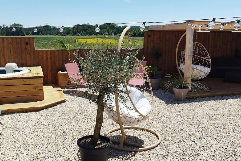 Chalet Industriel Avec Filet Et Spa Sorigny Экстерьер фото