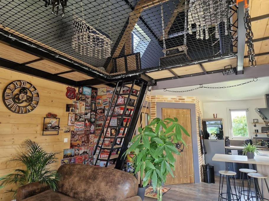 Chalet Industriel Avec Filet Et Spa Sorigny Экстерьер фото