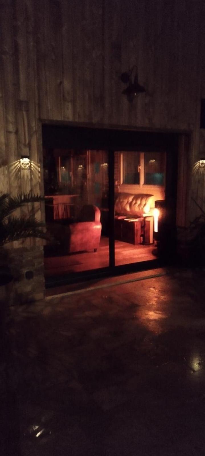 Chalet Industriel Avec Filet Et Spa Sorigny Экстерьер фото